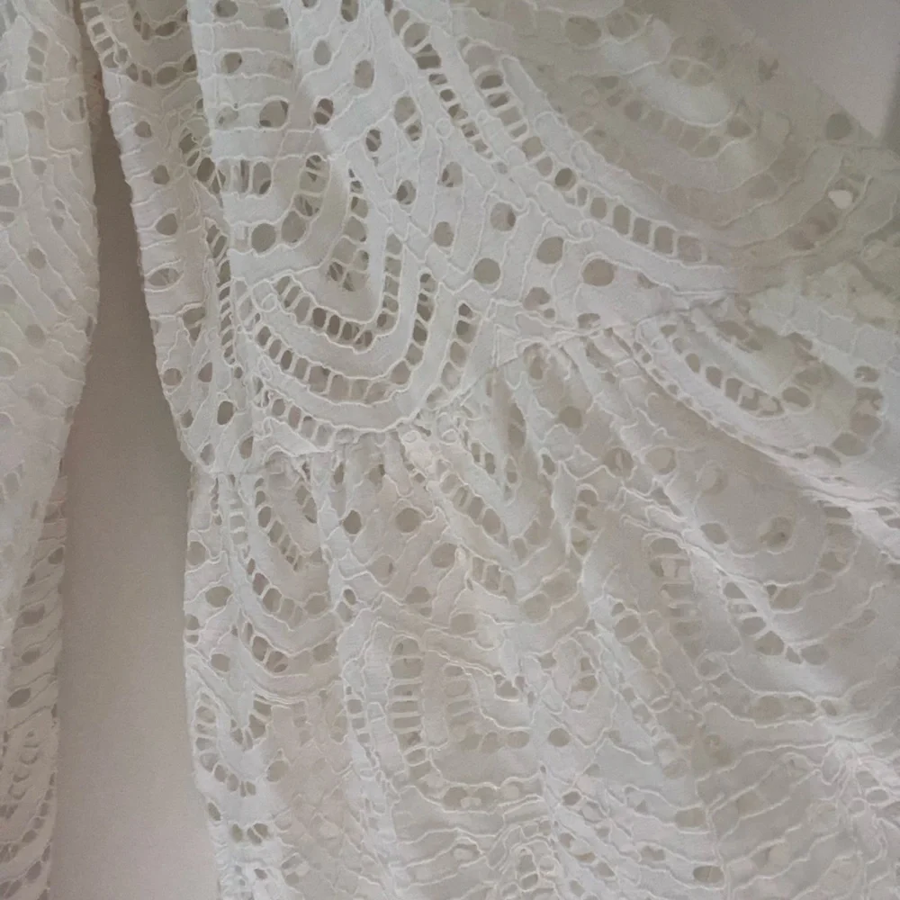 Lilly Pulitzer Alanna Dress in Marine Tropic Lace Resort White Size Medium - Picture 8 of 16